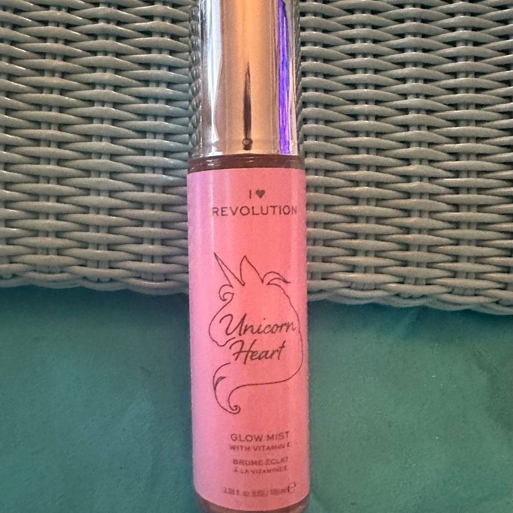Makeup Revolution Unicorn Heart Vitamin E Face Spray